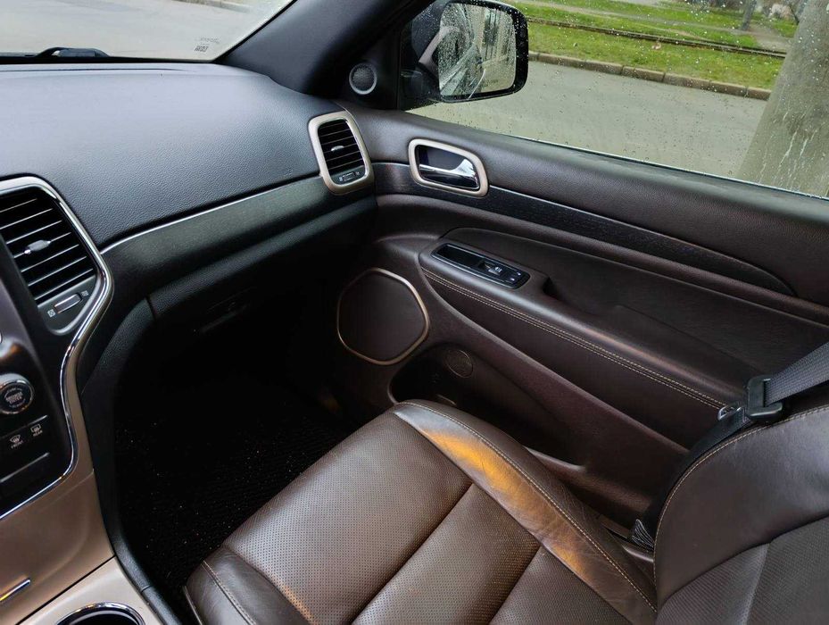 Продам шикарний автомобіль JEEP GRAND CHEROKEE 2015 р. 3.6 бензин