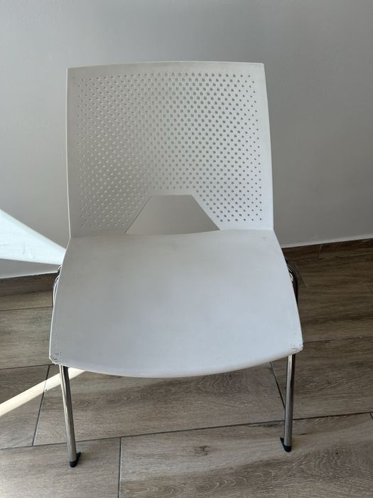 Krzesła białe stan dobry