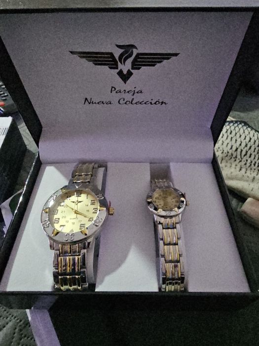2 relógios novos da marca Pareja homem e senhora. Um belo presente par