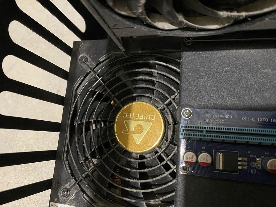 Корпус майнинг ферма материнка блок живлення