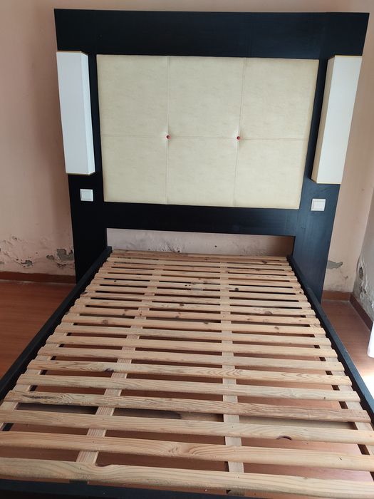 Cama de Casal Feita à Medida com Cabeceira Estofada