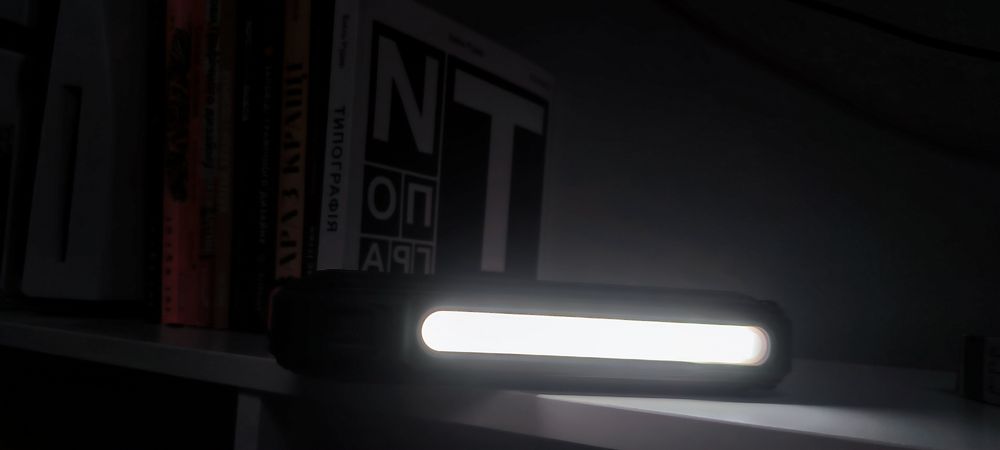 потужний powerbank + ліхтарик