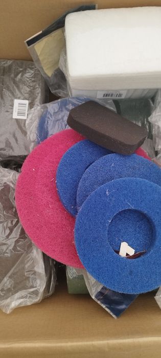 pady i gąbki tarczowe do maszyn czyszczących i polerujących