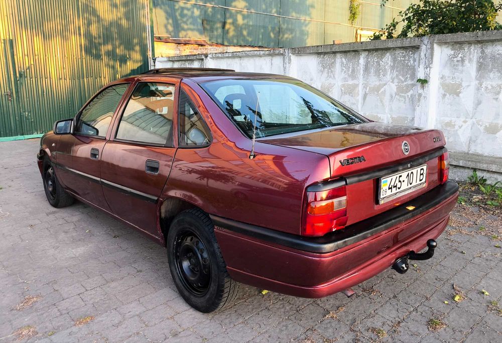Opel Vektra 1.6 Бензин 1993 року авто машина в хорошому стані Опель