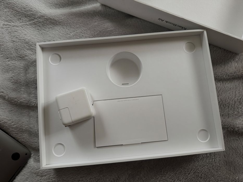 Apple macbook air 2020 i5, 256gb  без блокувань