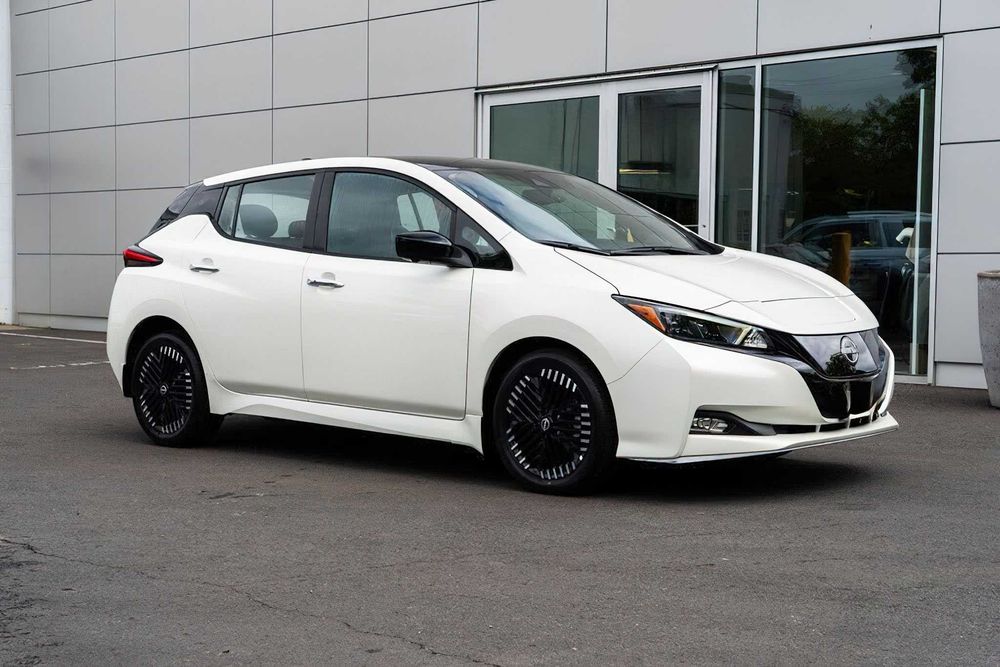 Nissan LEAF SV Plus      2025