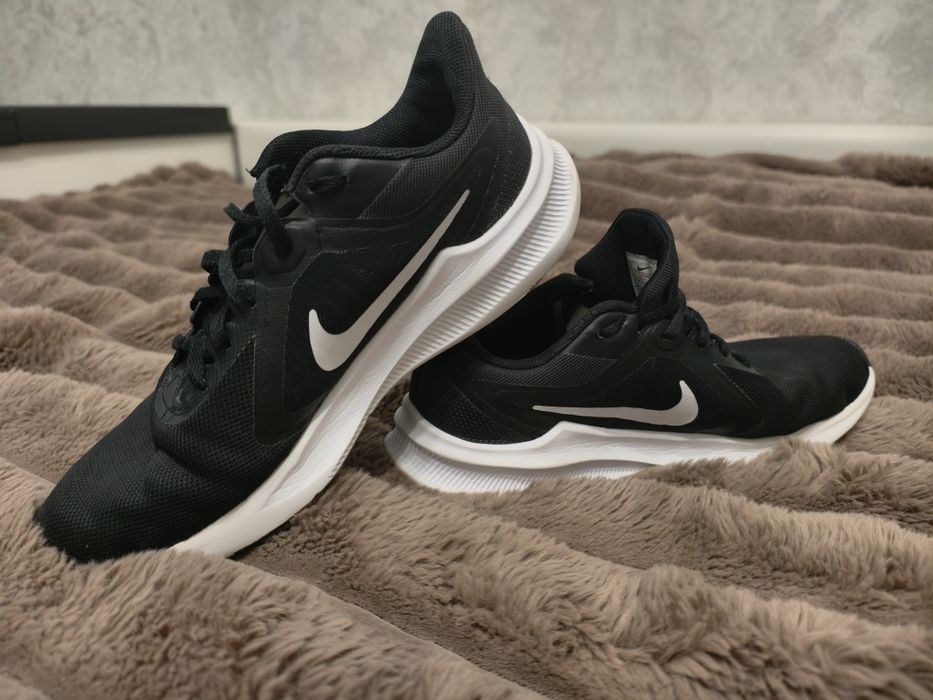 Кросівки жіночі Nike Downshifter 40 р. 25,5 см