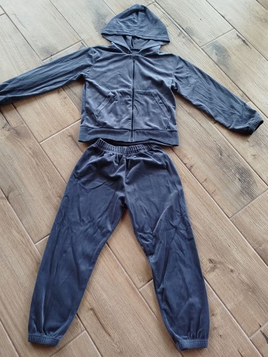 Сірий спортивний костюм, дівчинка 128 см