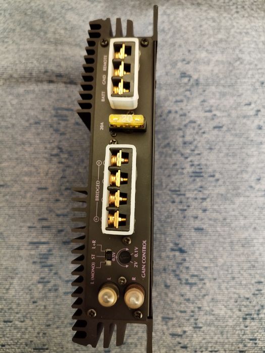 Amplificador de potência Macrom