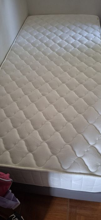 Cama com colchão