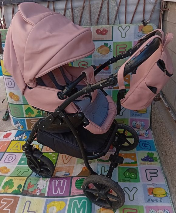 Продам дитячу прогулянкову коляску на гелевих колесах від народження.