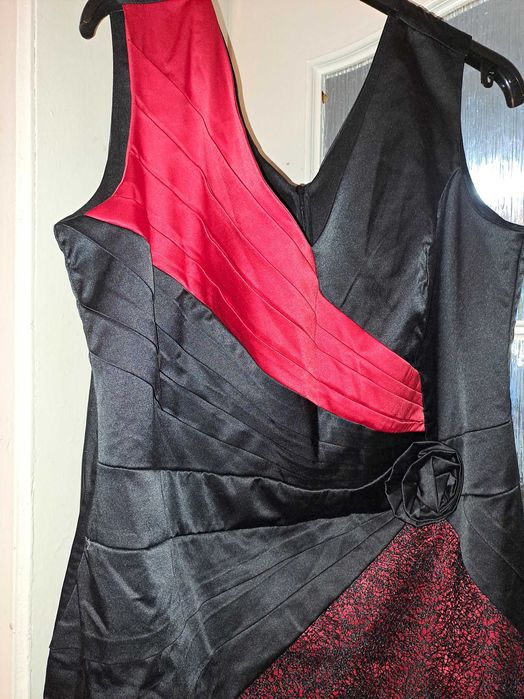 Sukienka czarno-czerwona