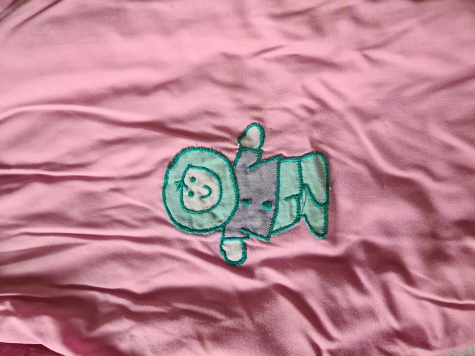 Nowa cena. Kombinezon jak nowy na 92 cm plus dwie czapeczki.