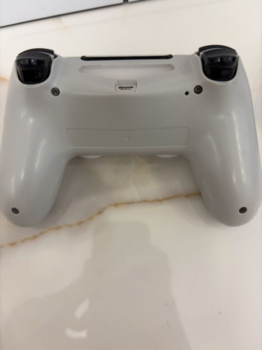 Продам playstation 4 Fat на 500 гб