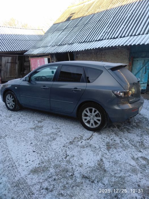 Мазда 3.
2007 р.  1.6 бензин.    Коробка передач автомат. Авто вкладень грошей не потребує. Колеса зимові нові.
Авто повністю в робочому стані.
Підігрів сідушок. Кондиціонер. Електро  пакет. Скло підйомники. 2 власники. Малий пробіг. Машина обслужена.
09******06 Сергій. Тернопіль