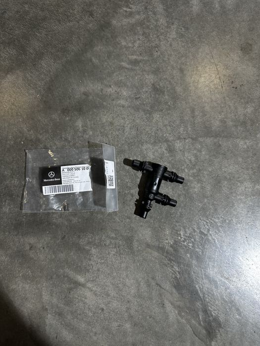 Тройнік штуцер клапан бачуа тосола спрінтер Sprinter W907 W910