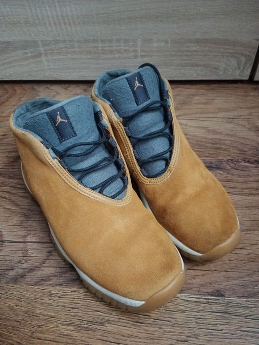 Air Jordan future, biszkoptowe, zamsz, rozmiar 38,5