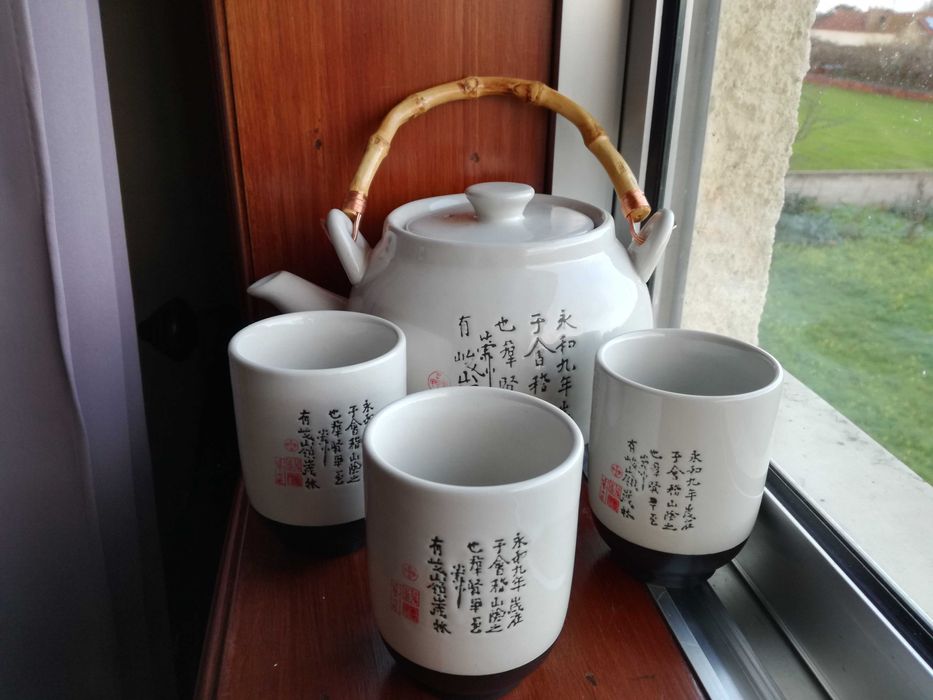 Bule e chávenas (NOVO)