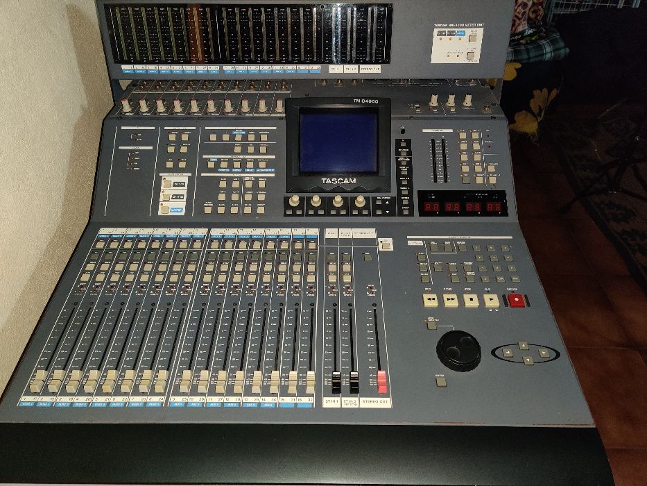 Material de Estúdio ( Tascam, Mackie, Presonus, Roland edirol, Line6 )