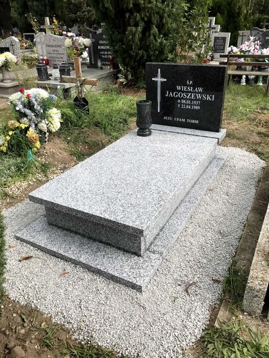 Nagrobek granitowy GRANICZNA BRYŁA