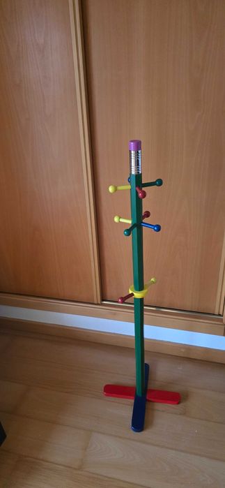 Cavide em forma de lapis para quarto de criança