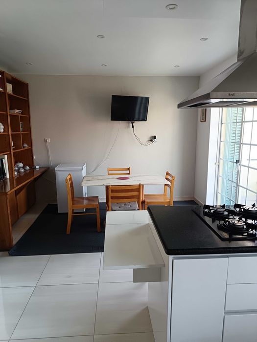 Quarto para arrendar a estudantes universitários