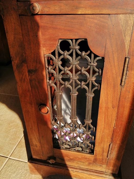 Secretária em madeira maciça