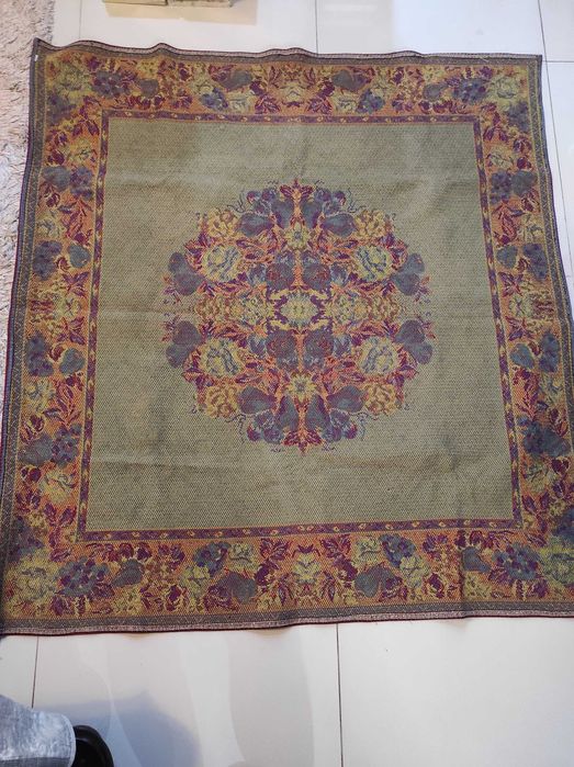 Obrus Gobelinowy 138x128cm.