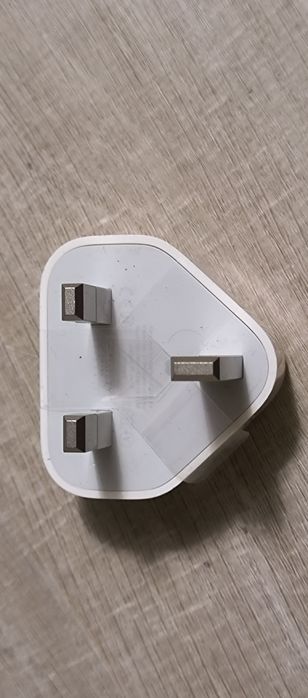 Комплектующие - кабель USB, зарядка Apple, зарядка Huawei