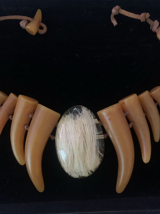 Original colar em resina