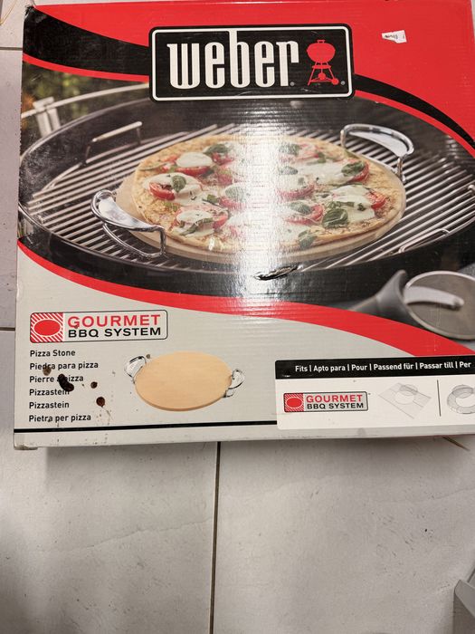 Kamien do pizzy z uchwytami Weber , nowy w oryginalnym opakowaniu