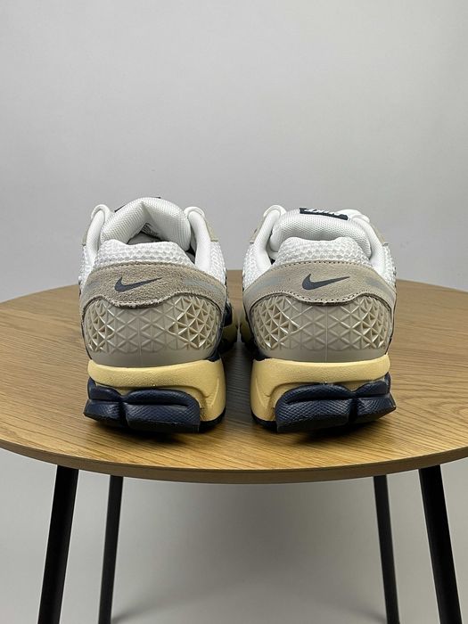 Кросівки NIKE Air Zoom Vomero 5 (EU 44) Оригінал Білі Чоловічі На Літо Нові