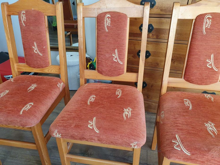 Komplet 4 krzeseł drewnianych