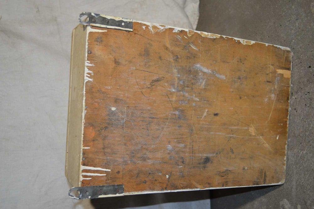 stara szafka apteczka prl drewniana