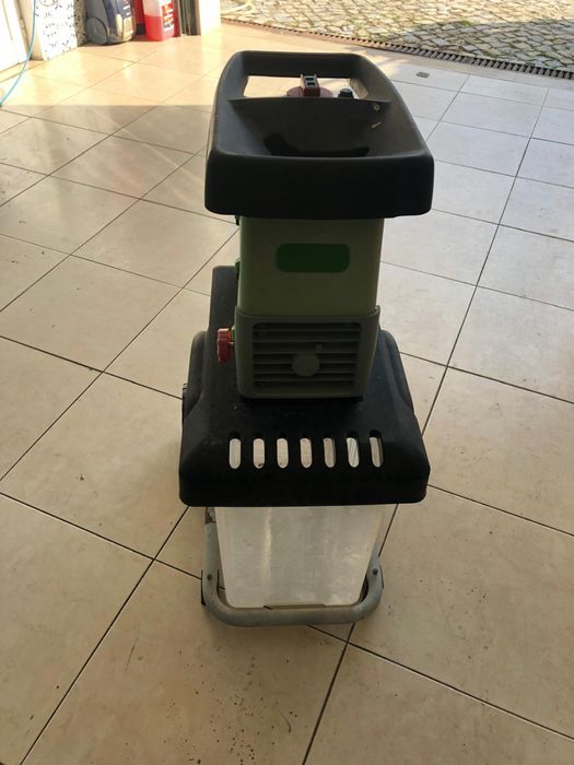 Maquina trituradora de folhas e galhos