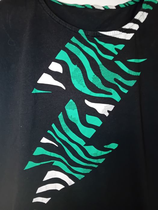 #T-shirt czarny zielony