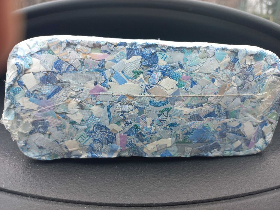 Brykiet z banknotów