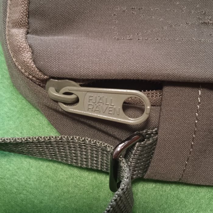 Барсетка Fjällräven Kanken Sling, зелена сумка бананка fjallraven канкен хакі сумка месенджер через плече, темно зелена хаки сумочка фіал рейвен лиса