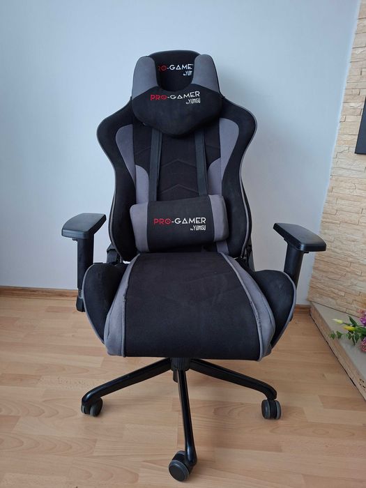 Fotel gamingowy Pro-Gamer by yumisu materiałowy
