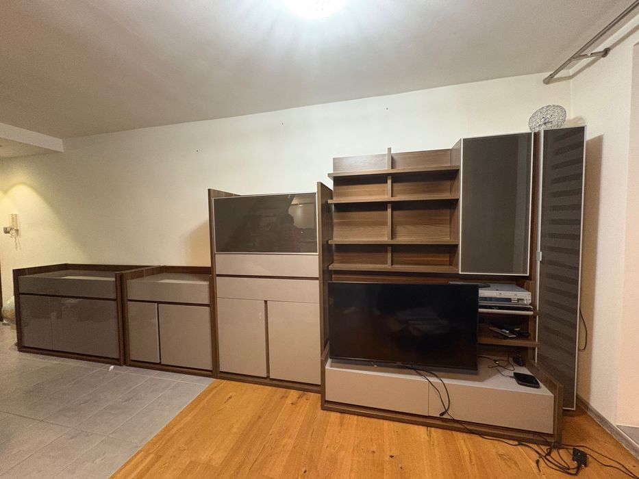 Komplet mebli VOX do salonu – meblościanka + 2 komody + barek