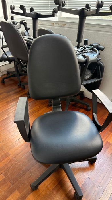 Cadeiras de escritorio como novas