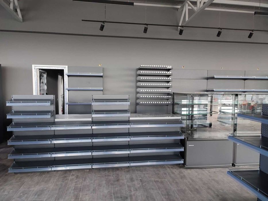 Прикасова зона з металевими навісними полицями. Касові бокси