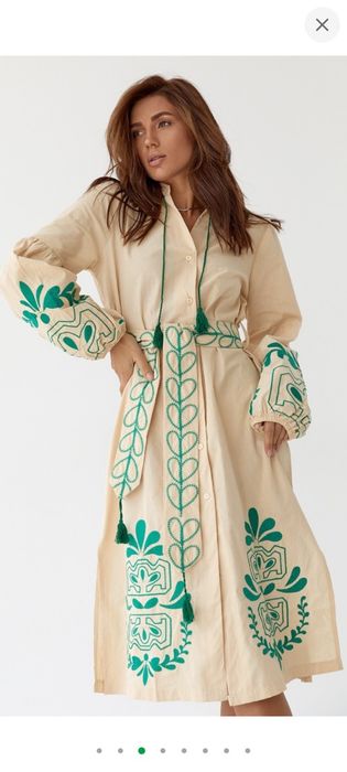 Неймовірна вишита сукня