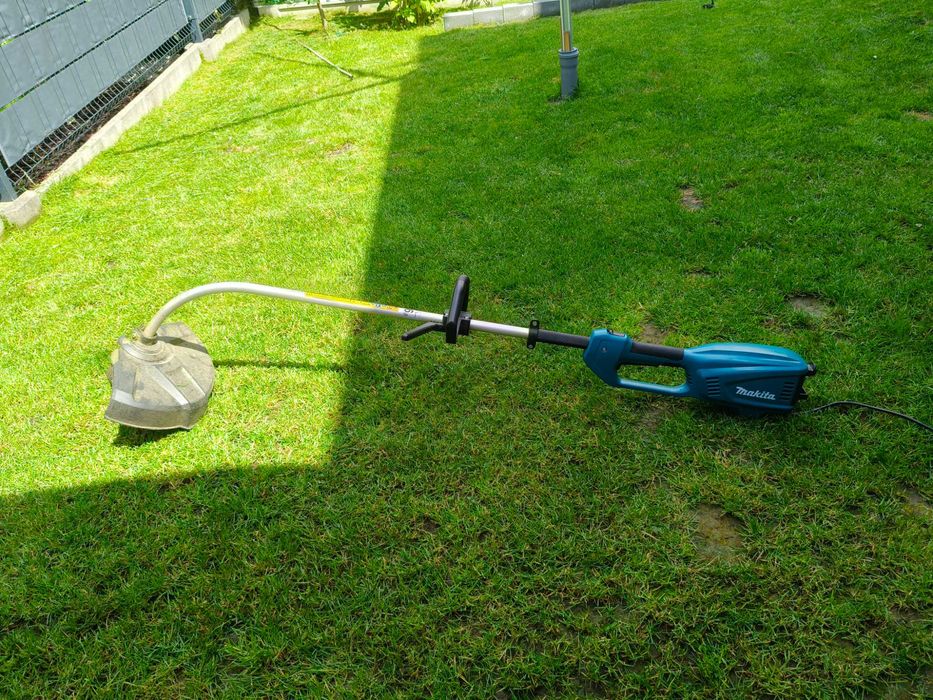 SPRZEDAM elektryczną podkaszarkę do trawy Makita UR3501 (1000 W)