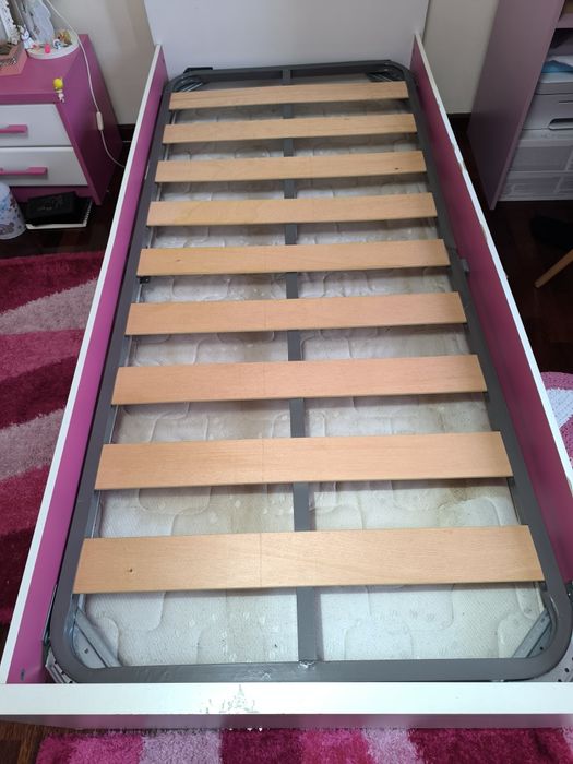 Cama solteiro com 2 colchões