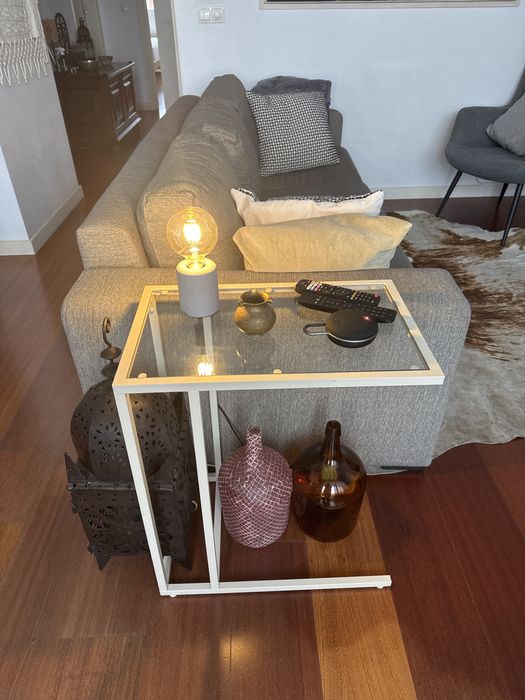 Mesa de apoio sala, sofá, portátil