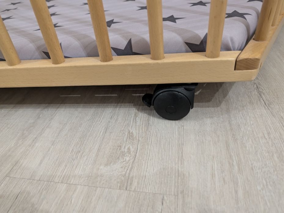 Kojec drewniany dla dziecka