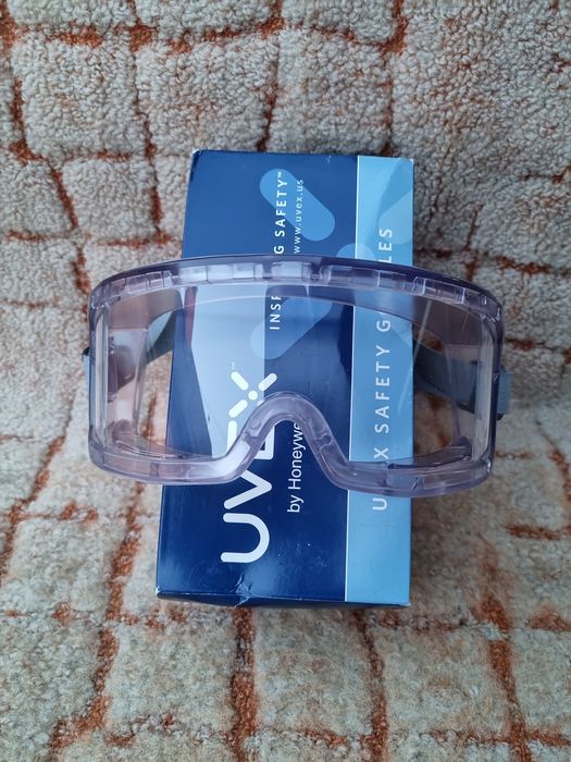Защитные рабочие  очки Uvex