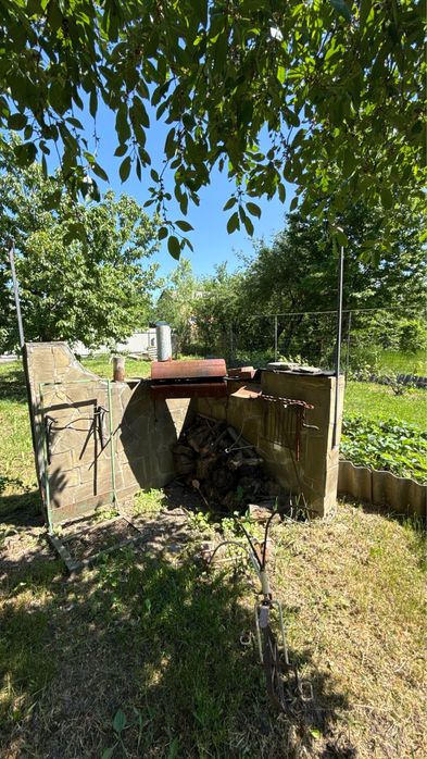 Затишна дача у Великому Тростянці біля дубового лісу та озера