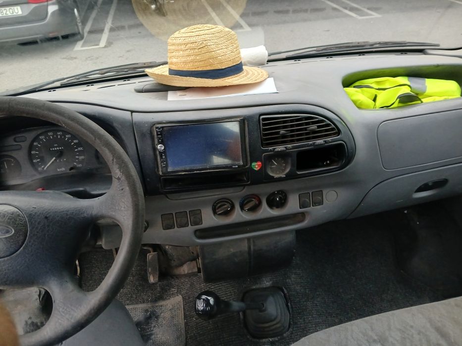 Ford transit 7 lugares e caixa de carga
